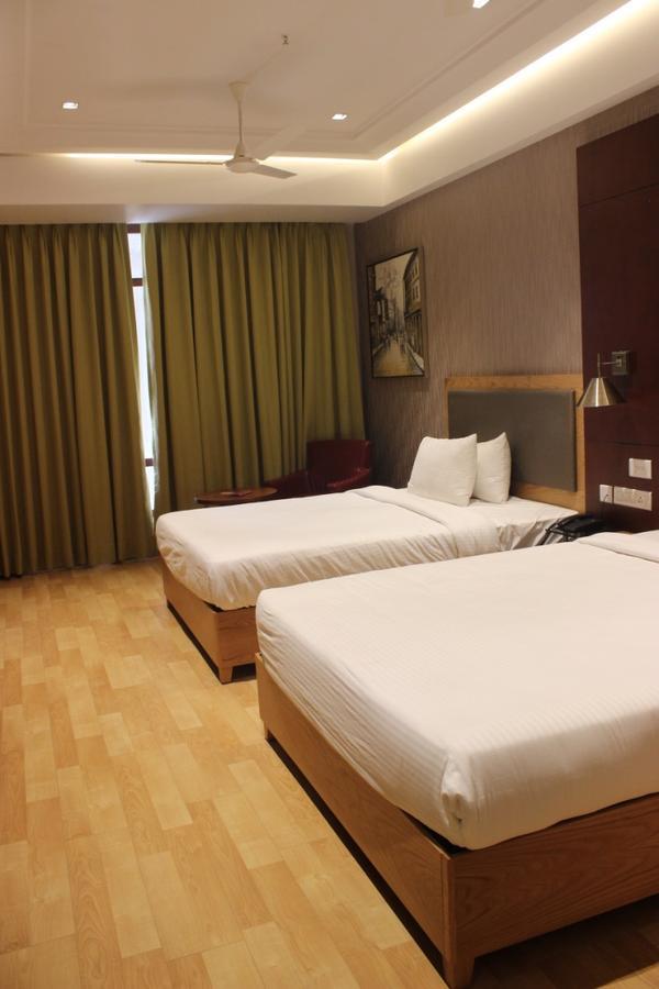 Hotel Utsav Grand Banquets & Resort Sonipat Exteriör bild